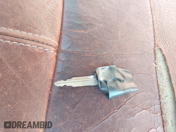 ✅ 2008 Ford F-250 XL • VIN: 1FTSW21R78EB28198 • Лот: 43453533. Опубликован ранее на IAAI с пробегом 218 915 миль. Бесплатный доступ к архиву аукционных продаж из США и подробный отчёт об истории автомобиля на DreamBid. Изображение 11.