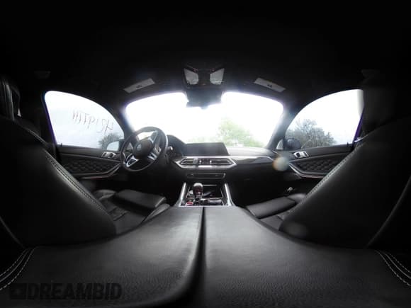 ✅ 2020 BMW X5 M Competition • VIN: 5YMJU0C09L9C83612 • Lot: 42197711. Wystawiony na IAAI z przebiegiem 39 445 mil. Bezpłatny archiwum sprzedaży aukcyjnych z USA i szczegółowy raport historii pojazdu na DreamBid. Zdjęcie 20.