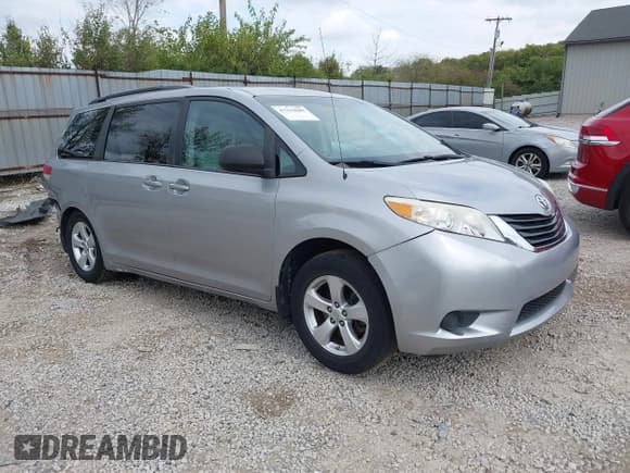 ✅ 2013 Toyota Sienna LE AAS • VIN: 5TDKK3DC5DS348078 • Lot: 43319089. Listed on IAAI with 133,827 mi. Free auction sales archive from the USA and detailed vehicle history report at DreamBid. Image 1.