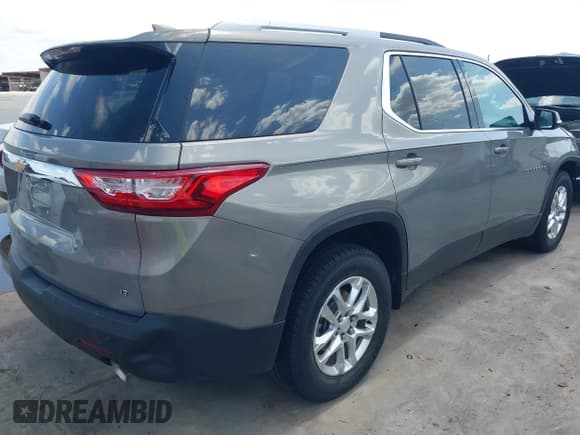 ✅ 2018 Chevrolet Traverse LT Cloth • VIN: 1GNERGKWXJJ266604 • Lot: 42862735. Wystawiony na IAAI z przebiegiem 21 815 mil. Bezpłatny archiwum sprzedaży aukcyjnych z USA i szczegółowy raport historii pojazdu na DreamBid. Zdjęcie 4.