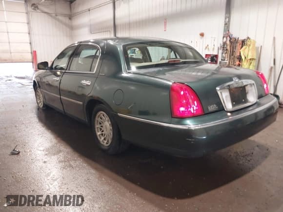 ✅ 1998 Lincoln Town Car Signature • VIN: 1LNFM82W8WY720232 • Lot: 42125723. Listed on IAAI with 132,494 mi. Free auction sales archive from the USA and detailed vehicle history report at DreamBid. Image 3.