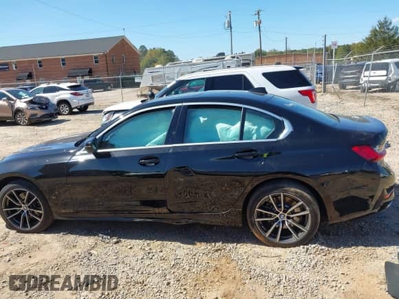 2021 BMW 3 Series 330i с VIN 3MW5R1J03M8B73097, выставлен на аукционе IAAI как лот 43364582 с пробегом 27 936 миль миль и . История ставок и продаж доступна на DreamBid. Изображение 14.