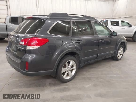 ✅ 2013 Subaru Outback Premium • VIN: 4S4BRCCC3D3242206 • Lot: 43703689. Wystawiony na IAAI z przebiegiem 176 745 mil. Bezpłatny archiwum sprzedaży aukcyjnych z USA i szczegółowy raport historii pojazdu na DreamBid. Zdjęcie 4.
