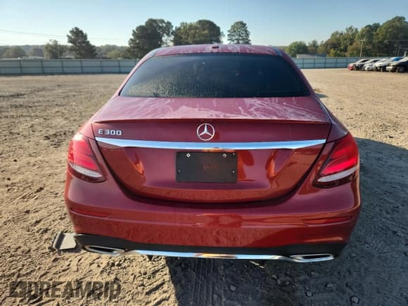 ✅ 2019 Mercedes-Benz E 300 • VIN: WDDZF4JB1KA490433 • Lot: 84273685. Listed on Copart with 129,088 mi. Free auction sales archive from the USA and detailed vehicle history report at DreamBid. Image 6.