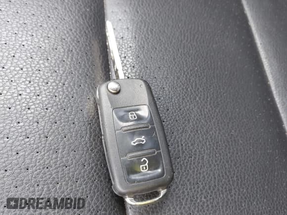 ✅ 2011 Volkswagen Jetta S • VIN: 3VWPZ7AJ9BM658420 • Lot: 43591349. Wystawiony na IAAI z przebiegiem 217 069 mil. Bezpłatny archiwum sprzedaży aukcyjnych z USA i szczegółowy raport historii pojazdu na DreamBid. Zdjęcie 11.