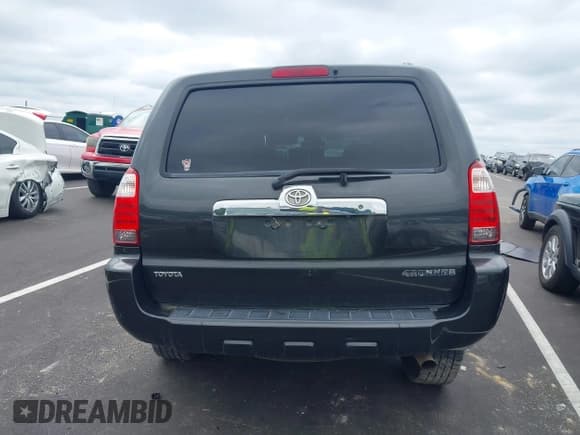 ✅ 2008 Toyota 4Runner SR5 • VIN: JTEZU14R18K007190 • Lot: 43011494. Listed on IAAI with 245,165 mi. Free auction sales archive from the USA and detailed vehicle history report at DreamBid. Image 17.