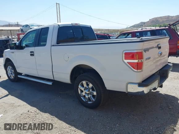 ✅ 2014 Ford F-150 XL • VIN: 1FTFX1CF8EKG32929 • Lot: 43001025. Wystawiony na IAAI z przebiegiem 132 112 mil. Bezpłatny archiwum sprzedaży aukcyjnych z USA i szczegółowy raport historii pojazdu na DreamBid. Zdjęcie 3.
