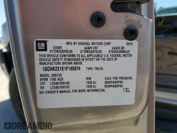 ✅ 2001 Chevrolet Silverado 2500HD • VIN: 1GCHK231X1F188974 • Lot: 57675615. Wystawiony na Copart z przebiegiem 109 852 mil. Bezpłatny archiwum sprzedaży aukcyjnych z USA i szczegółowy raport historii pojazdu na DreamBid. Zdjęcie 12.