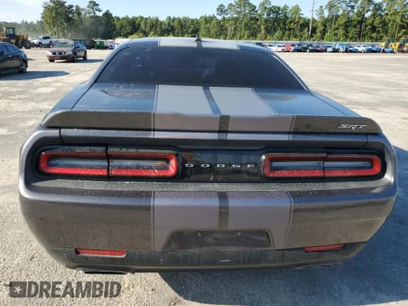 ✅ 2015 Dodge Challenger SRT 392 • VIN: 2C3CDZDJ4FH809650 • Lot: 71700425. Wystawiony na Copart z przebiegiem 111 922 mil. Bezpłatny archiwum sprzedaży aukcyjnych z USA i szczegółowy raport historii pojazdu na DreamBid. Zdjęcie 6.