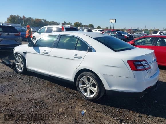 ✅ 2015 Ford Taurus SE • VIN: 1FAHP2D84FG199084 • Лот: 43618650. Опубликован ранее на IAAI с пробегом 170 701 миль. Бесплатный доступ к архиву аукционных продаж из США и подробный отчёт об истории автомобиля на DreamBid. Изображение 3.