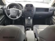 ✅ 2009 Jeep Patriot Sport • VIN: 1J4FF28B49D183042 • Lot: 67753095. Wystawiony na Copart z przebiegiem 131 402 mil. Bezpłatny archiwum sprzedaży aukcyjnych z USA i szczegółowy raport historii pojazdu na DreamBid. Zdjęcie 8.