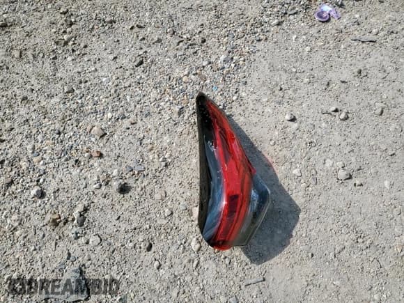 ✅ 2022 Toyota Highlander Hybrid XLE • VIN: 5TDGARAH5NS514015 • Lot: 90442865. Wystawiony na Copart z przebiegiem 45 703 mil. Bezpłatny archiwum sprzedaży aukcyjnych z USA i szczegółowy raport historii pojazdu na DreamBid. Zdjęcie 13.