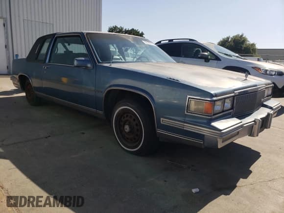 ✅ 1986 Cadillac DeVille • VIN: 1G6CD4784G4207405 • Лот: 62192755. Опубликован ранее на Copart с пробегом 120 657 миль. Бесплатный доступ к архиву аукционных продаж из США и подробный отчёт об истории автомобиля на DreamBid. Изображение 4.