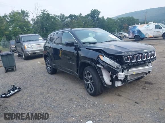 ✅ 2024 Jeep Compass Limited • VIN: 3C4NJDCN8RT139858 • Lot: 42921018. Listed on IAAI with 8,749 mi. Free auction sales archive from the USA and detailed vehicle history report at DreamBid. Image 1.