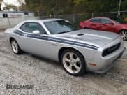 ✅ 2010 Dodge Challenger R/T Classic • VIN: 2B3CJ5DT4AH103190 • Lot: 76339514. Wystawiony na Copart z przebiegiem 80 086 mil. Bezpłatny archiwum sprzedaży aukcyjnych z USA i szczegółowy raport historii pojazdu na DreamBid. Zdjęcie 4.