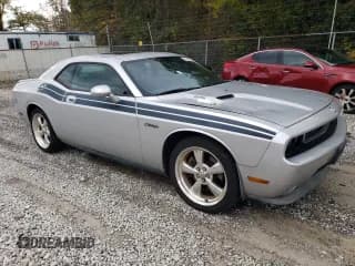 ✅ 2010 Dodge Challenger R/T Classic • VIN: 2B3CJ5DT4AH103190 • Lot: 76339514. Wystawiony na Copart z przebiegiem 80 086 mil. Bezpłatny archiwum sprzedaży aukcyjnych z USA i szczegółowy raport historii pojazdu na DreamBid. Zdjęcie 4.