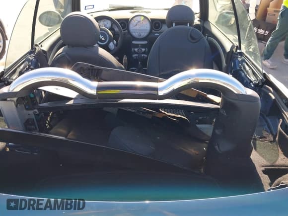 ✅ 2010 MINI Convertible S • VIN: WMWMS3C51ATZ85345 • Лот: 41472622. Опубликован ранее на IAAI с пробегом 136 061 миль. Бесплатный доступ к архиву аукционных продаж из США и подробный отчёт об истории автомобиля на DreamBid. Изображение 6.