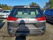 ✅ 2011 Toyota Sienna • VIN: 5TDZK3DC8BS012226 • Лот: 93187155. Опубликован ранее на Copart с пробегом 168 659 миль. Бесплатный доступ к архиву аукционных продаж из США и подробный отчёт об истории автомобиля на DreamBid. Изображение 6.