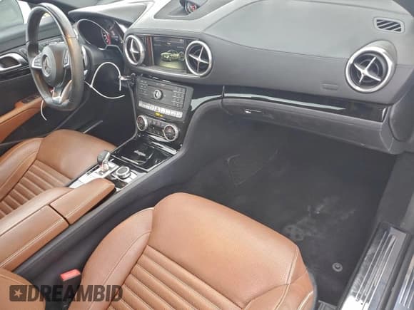 ✅ 2019 Mercedes-Benz SL 550 • VIN: WDDJK7DA1KF055721 • Lot: 96308905. Wystawiony na Copart z przebiegiem 27 542 mil. Bezpłatny archiwum sprzedaży aukcyjnych z USA i szczegółowy raport historii pojazdu na DreamBid. Zdjęcie 8.