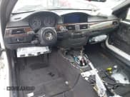 ✅ 2011 BMW 3 Series 335i • VIN: WBADX7C50BE579944 • Лот: 42111612. Опубликован ранее на IAAI с пробегом Не указан. Бесплатный доступ к архиву аукционных продаж из США и подробный отчёт об истории автомобиля на DreamBid. Изображение 17.