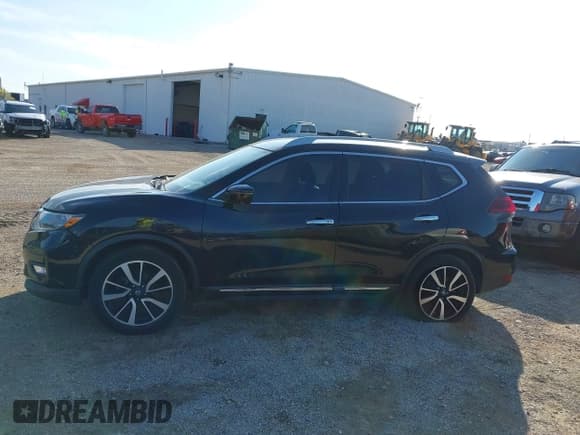 ✅ 2019 Nissan Rogue SL • VIN: 5N1AT2MT9KC776152 • Lot: 43273617. Wystawiony na IAAI z przebiegiem 119 514 mil. Bezpłatny archiwum sprzedaży aukcyjnych z USA i szczegółowy raport historii pojazdu na DreamBid. Zdjęcie 14.
