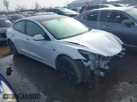 ✅ 2021 Tesla Model 3 Standard Range Plus • VIN: 5YJ3E1EA6MF063651 • Lot: 43740013. Listed on IAAI with 40,152 mi. Free auction sales archive from the USA and detailed vehicle history report at DreamBid. Image 1.