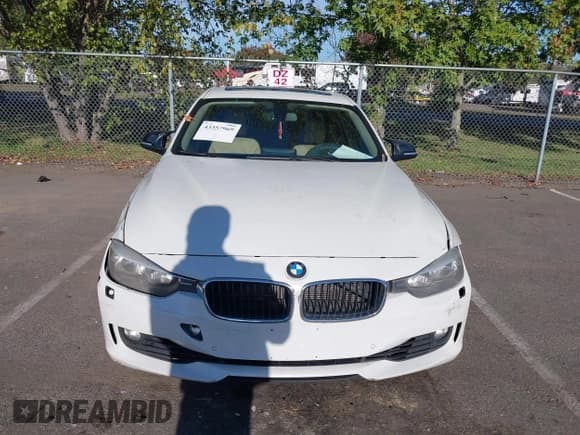 ✅ 2015 BMW 3 Series 328i xDrive • VIN: WBA3B5G58FNS14703 • Lot: 43357969. Listed on IAAI with 112,214 mi. Free auction sales archive from the USA and detailed vehicle history report at DreamBid. Image 12.