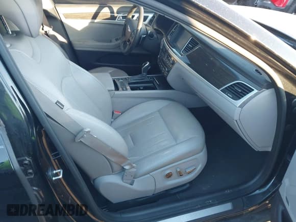 ✅ 2015 Hyundai Genesis 3.8L • VIN: KMHGN4JE7FU027646 • Lot: 41427686. Wystawiony na IAAI z przebiegiem 120 114 mil. Bezpłatny archiwum sprzedaży aukcyjnych z USA i szczegółowy raport historii pojazdu na DreamBid. Zdjęcie 5.