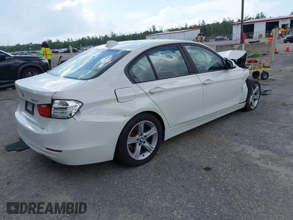 ✅ 2013 BMW 3 Series 328i • VIN: WBA3A5G55DNP19761 • Lot: 42311901. Listed on IAAI with 205,691 mi. Free auction sales archive from the USA and detailed vehicle history report at DreamBid. Image 4.