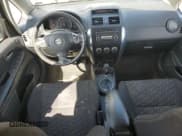 ✅ 2008 Suzuki SX4 • VIN: JS2YB413885110084 • Lot: 80250525. Wystawiony na Copart z przebiegiem 150 327 mil. Bezpłatny archiwum sprzedaży aukcyjnych z USA i szczegółowy raport historii pojazdu na DreamBid. Zdjęcie 8.