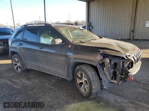 ✅ 2018 Jeep Cherokee Trailhawk • VIN: 1C4PJMBB7JD569147 • Lot: 87261694. Wystawiony na Copart z przebiegiem 151 061 mil. Bezpłatny archiwum sprzedaży aukcyjnych z USA i szczegółowy raport historii pojazdu na DreamBid. Zdjęcie 4.