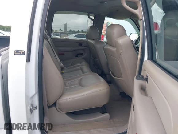 ✅ 2005 Chevrolet Silverado 2500HD LT • VIN: 1GCHK23255F837613 • Lot: 40803737. Wystawiony na IAAI z przebiegiem 166 626 mil. Bezpłatny archiwum sprzedaży aukcyjnych z USA i szczegółowy raport historii pojazdu na DreamBid. Zdjęcie 8.