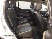 ✅ 2019 GMC Acadia Denali • VIN: 1GKKNXLS5KZ135655 • Lot: 42279983. Wystawiony na IAAI z przebiegiem 126 386 mil. Bezpłatny archiwum sprzedaży aukcyjnych z USA i szczegółowy raport historii pojazdu na DreamBid. Zdjęcie 8.