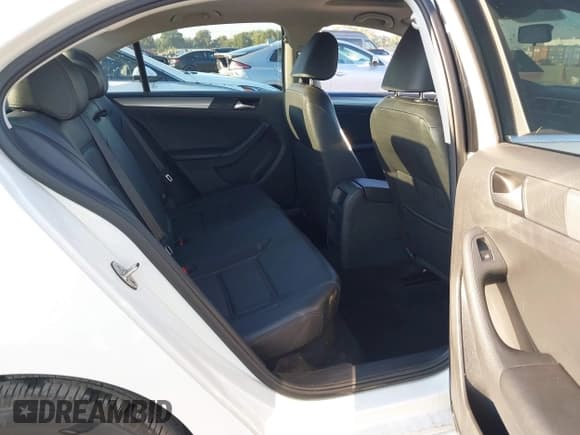 ✅ 2018 Volkswagen Jetta SE • VIN: 3VWDB7AJ8JM261707 • Lot: 43228820. Listed on IAAI with 72,769 mi. Free auction sales archive from the USA and detailed vehicle history report at DreamBid. Image 8.