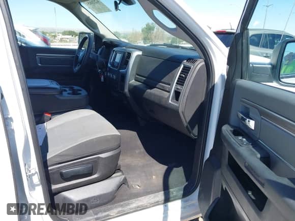 2024 Ram 1500 SLT z VIN 1C6RR7GG6RS153760, wystawiony jako IAAI lot #42820854 z przebiegiem 44 153 mil mil oraz . Historia ofert i sprzedaży dostępna na DreamBid. Obrazek 5.