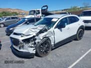 ✅ 2025 Mazda CX-30 S Select Sport • VIN: 3MVDMBBM2SM785461 • Лот: 42825592. Опубликован ранее на IAAI с пробегом 16 108 миль. Бесплатный доступ к архиву аукционных продаж из США и подробный отчёт об истории автомобиля на DreamBid. Изображение 2.