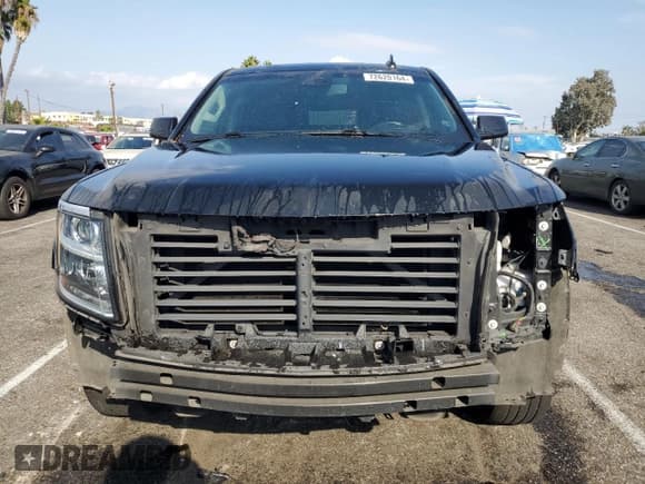 ✅ 2019 Chevrolet Suburban LT • VIN: 1GNSCHKCXKR142822 • Lot: 72620164. Wystawiony na Copart z przebiegiem 82 728 mil. Bezpłatny archiwum sprzedaży aukcyjnych z USA i szczegółowy raport historii pojazdu na DreamBid. Zdjęcie 5.