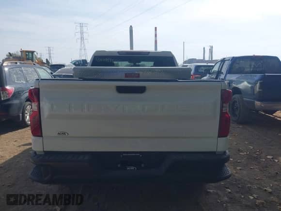 2021 Chevrolet Silverado 1500 Work Truck z VIN 1GCRWAEH4MZ407220, wystawiony jako IAAI lot #43265588 z przebiegiem 104 655 mil mil oraz . Historia ofert i sprzedaży dostępna na DreamBid. Obrazek 16.