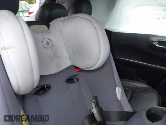 2019 Jeep Compass Limited z VIN 3C4NJDCB3KT843235, wystawiony jako IAAI lot #43383677 z przebiegiem 68 221 mil mil oraz . Historia ofert i sprzedaży dostępna na DreamBid. Obrazek 8.