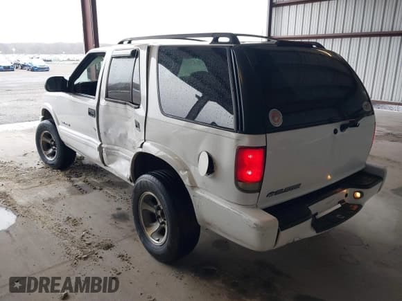 ✅ 2004 Chevrolet Blazer LS • VIN: 1GNDT13X64K129093 • Lot: 41860109. Wystawiony na IAAI z przebiegiem 175 588 mil. Bezpłatny archiwum sprzedaży aukcyjnych z USA i szczegółowy raport historii pojazdu na DreamBid. Zdjęcie 3.