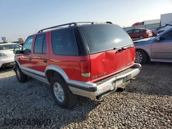 1995 Chevrolet Blazer z VIN 1GNDT13W4S2243226, wystawiony jako Copart lot #81429904 z przebiegiem 1 757 497 mil mil oraz Szkoda całkowita • Salvage title. Historia ofert i sprzedaży dostępna na DreamBid. Obrazek 2.