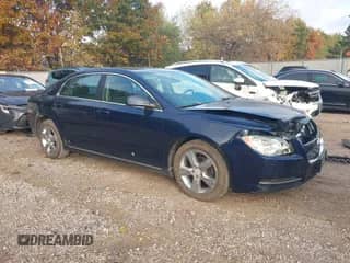 2011 Chevrolet Malibu 2LT z VIN 1G1ZD5E1XBF227991, wystawiony jako IAAI lot #43496177 z przebiegiem 175 673 mil mil oraz . Historia ofert i sprzedaży dostępna na DreamBid. Obrazek 1.
