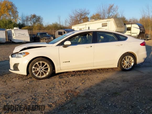 ✅ 2019 Ford Fusion SE • VIN: 3FA6P0LU5KR240111 • Лот: 43556959. Опубликован ранее на IAAI с пробегом 118 879 миль. Бесплатный доступ к архиву аукционных продаж из США и подробный отчёт об истории автомобиля на DreamBid. Изображение 14.