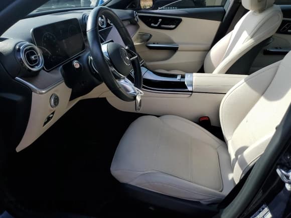 ✅ 2022 Mercedes-Benz C 300 • VIN: W1KAF4HB0NR019639 • Lot: 70110945. Wystawiony na Copart z przebiegiem 34 747 mil. Bezpłatny archiwum sprzedaży aukcyjnych z USA i szczegółowy raport historii pojazdu na DreamBid. Zdjęcie 7.