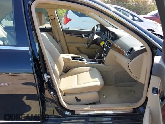 ✅ 2014 Mercedes-Benz C 300 Sport • VIN: WDDGF8AB3EG167534 • Lot: 43192117. Listed on IAAI with 63,802 mi. Free auction sales archive from the USA and detailed vehicle history report at DreamBid. Image 5.