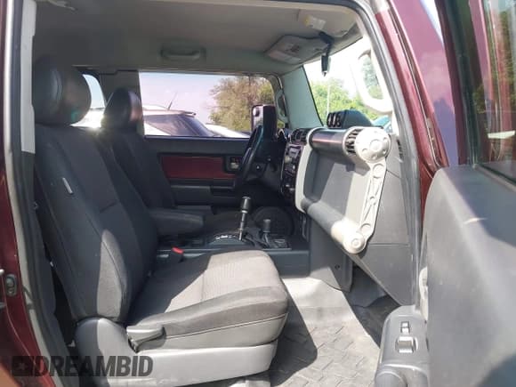 ✅ 2007 Toyota FJ Cruiser • VIN: JTEBU11F170003517 • Лот: 42981636. Опубликован ранее на IAAI с пробегом 169 928 миль. Бесплатный доступ к архиву аукционных продаж из США и подробный отчёт об истории автомобиля на DreamBid. Изображение 5.