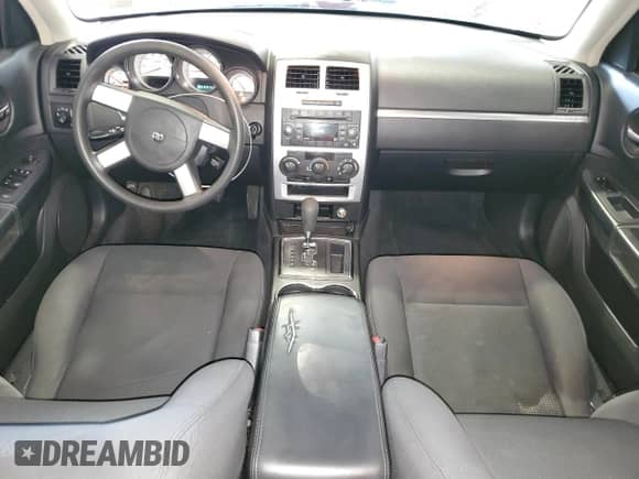 2010 Dodge Charger SXT с VIN 2B3CA3CV4AH231131, выставлен на аукционе Copart как лот 74116564 с пробегом Не указан миль и Списание • Salvage title. История ставок и продаж доступна на DreamBid. Изображение 8.