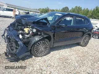 ✅ 2025 Volkswagen Taos SE • VIN: 3VVEC7B2XSM048787 • Лот: 71936375. Опубликован ранее на Copart с пробегом 5 643 миль. Бесплатный доступ к архиву аукционных продаж из США и подробный отчёт об истории автомобиля на DreamBid. Изображение 1.