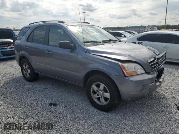 ✅ 2008 Kia Sorento LX • VIN: KNDJC735085852522 • Lot: 71057895. Listed on Copart with 303,691 mi. Free auction sales archive from the USA and detailed vehicle history report at DreamBid. Image 4.