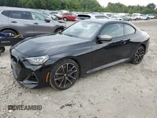 ✅ 2022 BMW 2 Series M240i xDrive • VIN: 3MW53CM07N8C61337 • Лот: 64004873. Опубликован ранее на Copart с пробегом 4 642 миль. Бесплатный доступ к архиву аукционных продаж из США и подробный отчёт об истории автомобиля на DreamBid. Изображение 1.